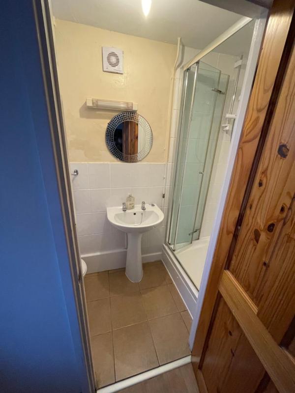 Double Room with Private Bathroom image 2