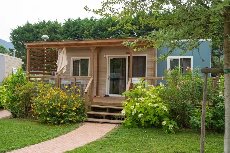 Three-Bedroom Bungalow image 1