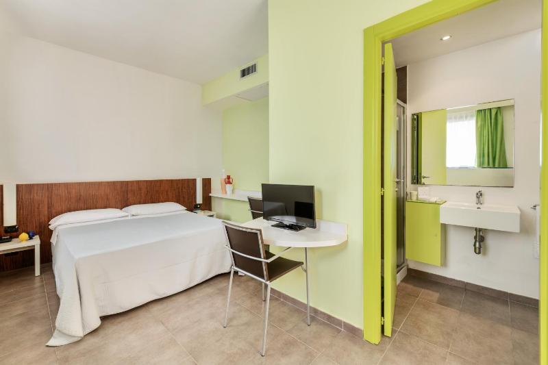 Economy Double or Twin Room image 3