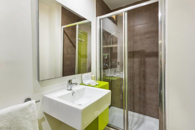 Economy Double or Twin Room image 4