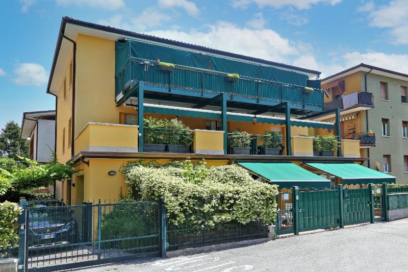 3V UGO WHIT POOL apartment Bardolino - image 1