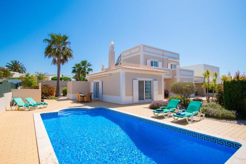 Villa Perola - Stunning 3-Bedroom Villa - image 1