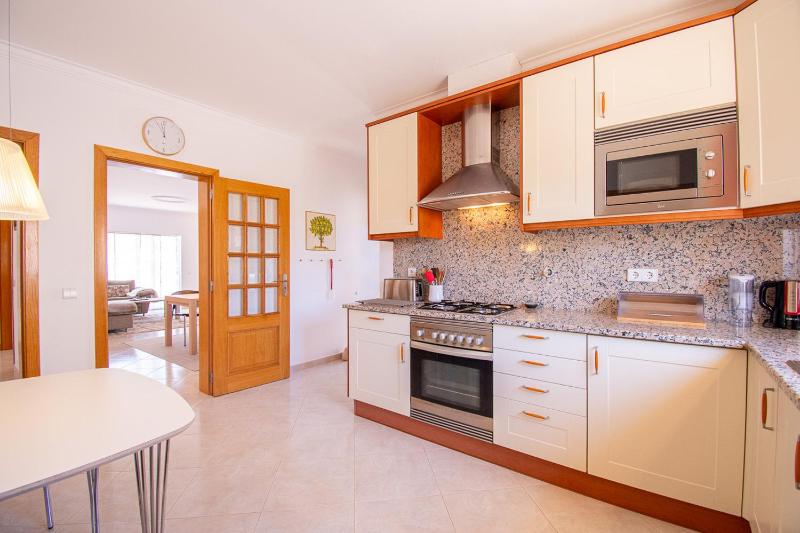 Villa Perola - Stunning 3-Bedroom Villa - image 35