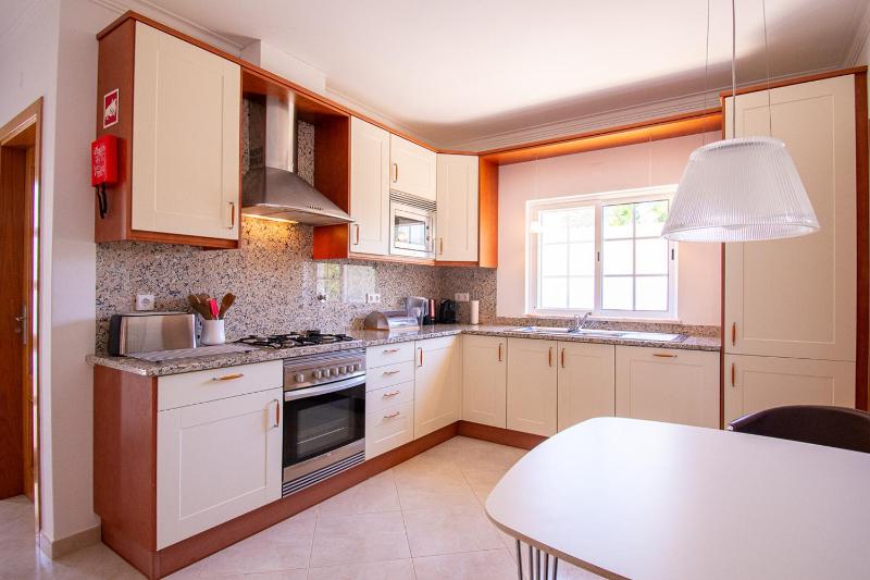 Villa Perola - Stunning 3-Bedroom Villa - image 50