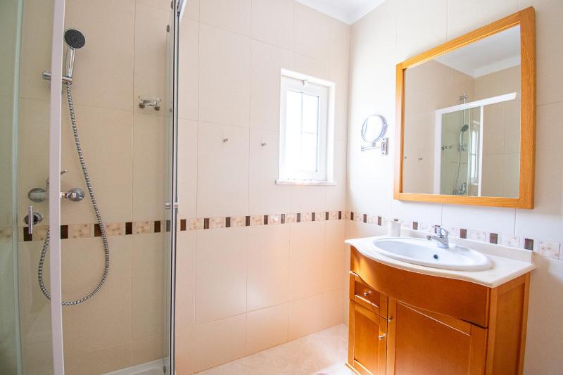 Villa Perola - Stunning 3-Bedroom Villa - image 23
