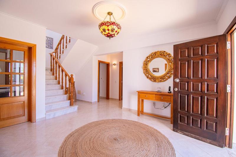 Villa Perola - Stunning 3-Bedroom Villa - image 11