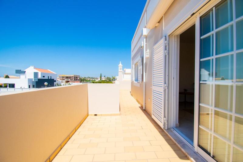 Villa Perola - Stunning 3-Bedroom Villa - image 38