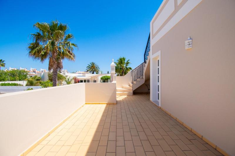 Villa Perola - Stunning 3-Bedroom Villa - image 13