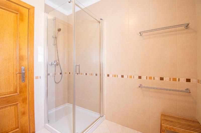 Villa Perola - Stunning 3-Bedroom Villa - image 37