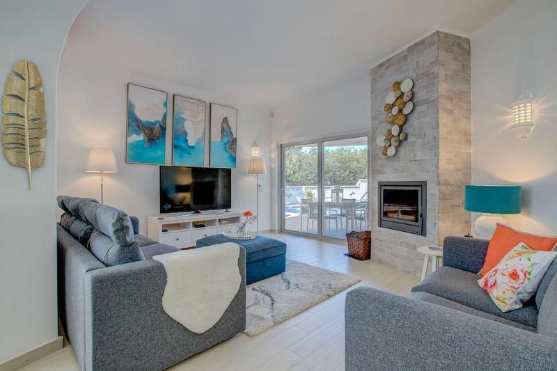 66 ADM Clara - Beautifully Renovated Villa - image 5
