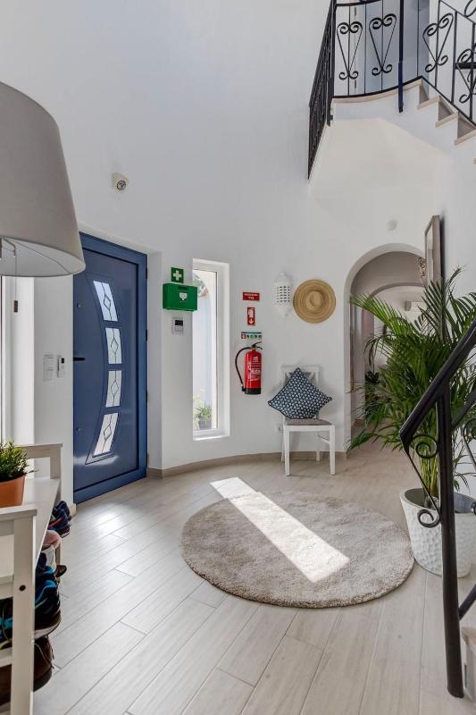 66 ADM Clara - Beautifully Renovated Villa - image 8