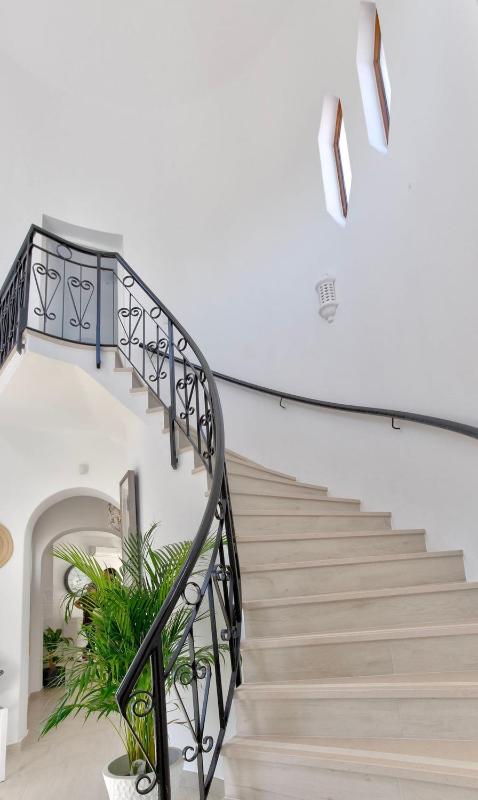 66 ADM Clara - Beautifully Renovated Villa - image 12