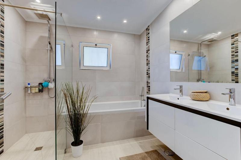 66 ADM Clara - Beautifully Renovated Villa - image 15
