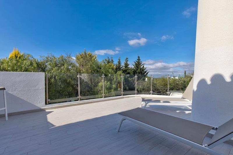 66 ADM Clara - Beautifully Renovated Villa - image 11