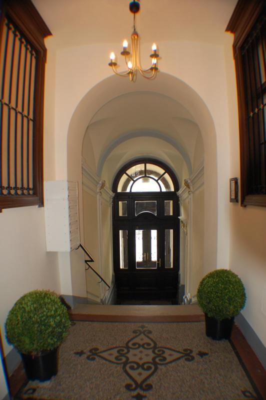 One-Bedroom Apartment Top 16 image 2