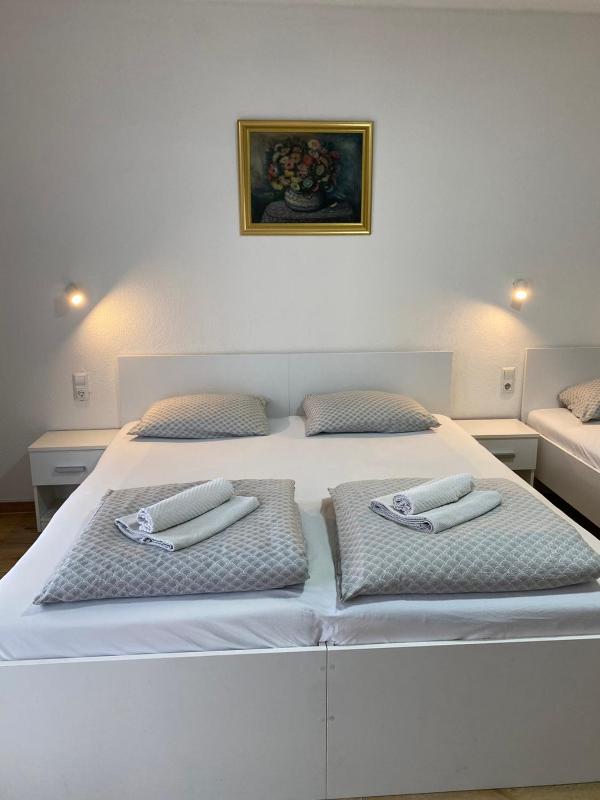 Triple Room with Private Bathroom image 4