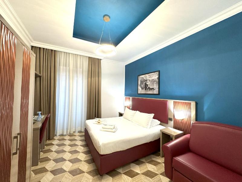 Standard Double Room image 4