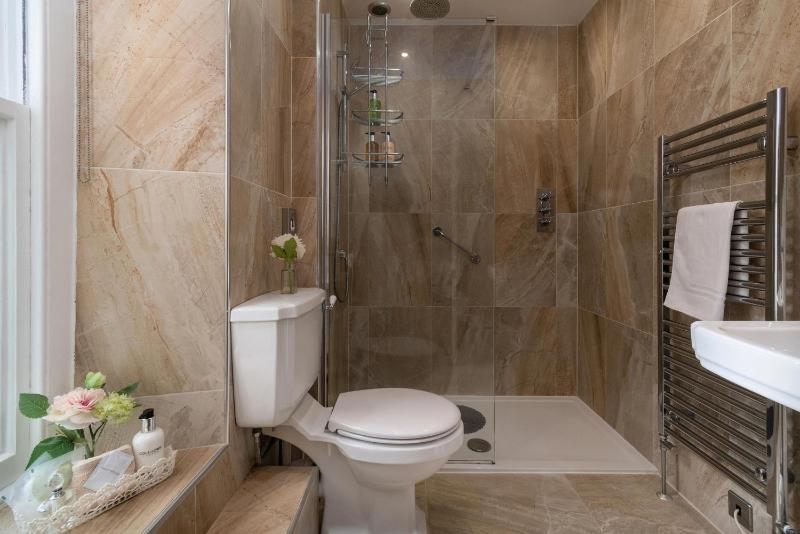 Superior King Room image 2