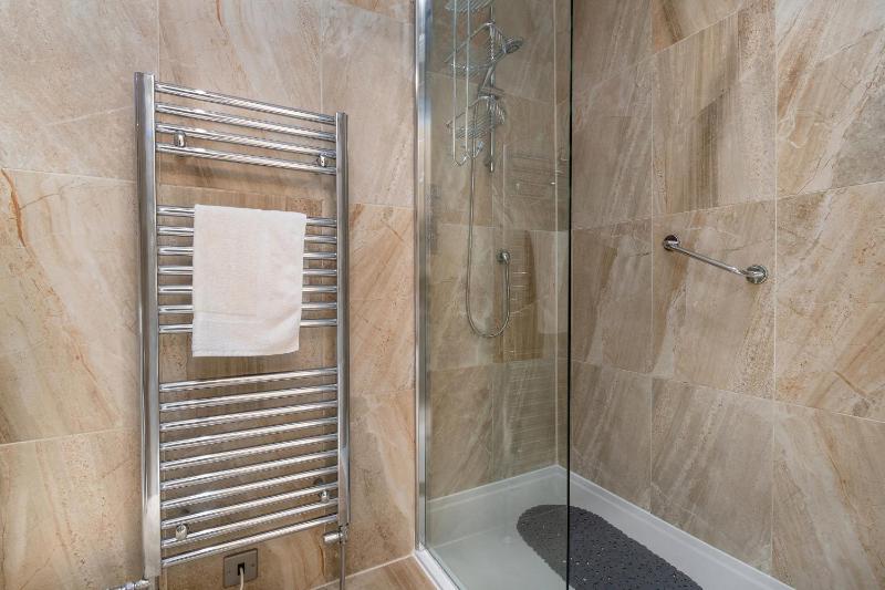 Deluxe Double Room with Shower image 3
