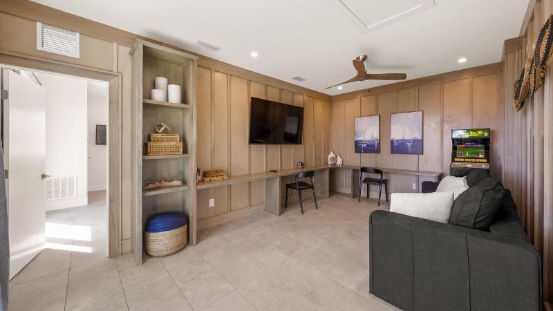 The Upper Deck - image 31
