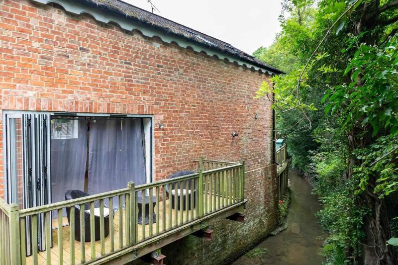 Luxury -Chelt Walking-2Bed-Long Stays-Parking - image 21
