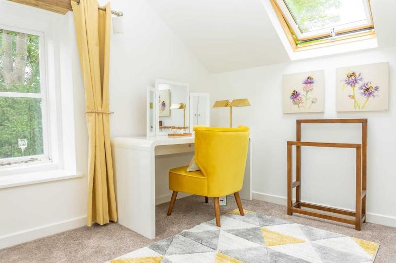 Luxury -Chelt Walking-2Bed-Long Stays-Parking - image 8