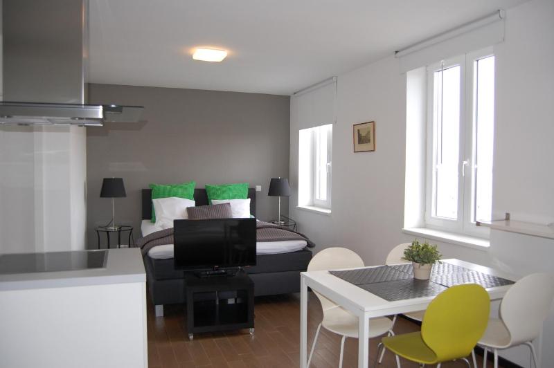 Studio Top 19 image 3