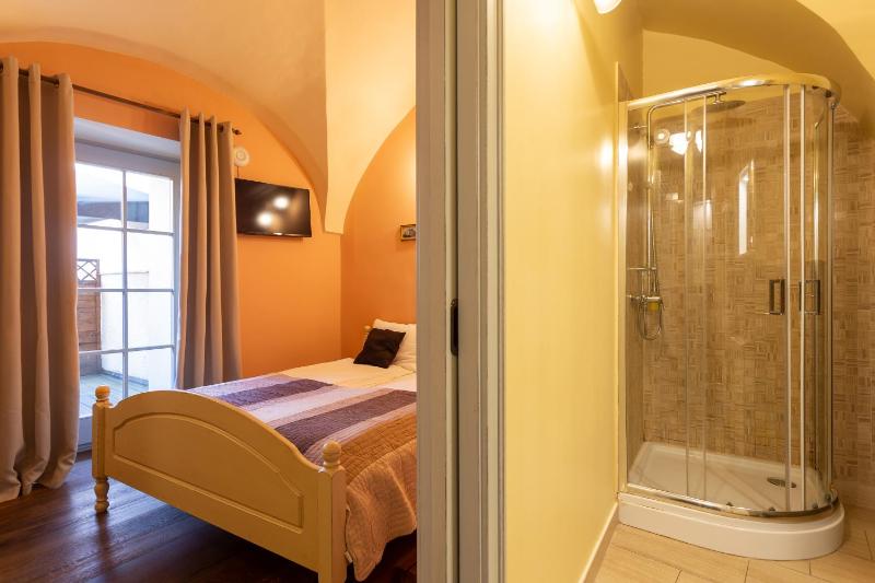Double Room with Terrace image 4