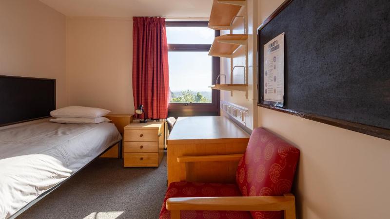 Standard Single Room with Shared Bathroom image 3