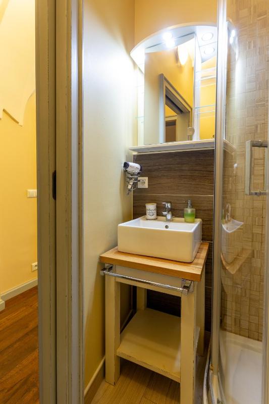Twin Room with City View image 2