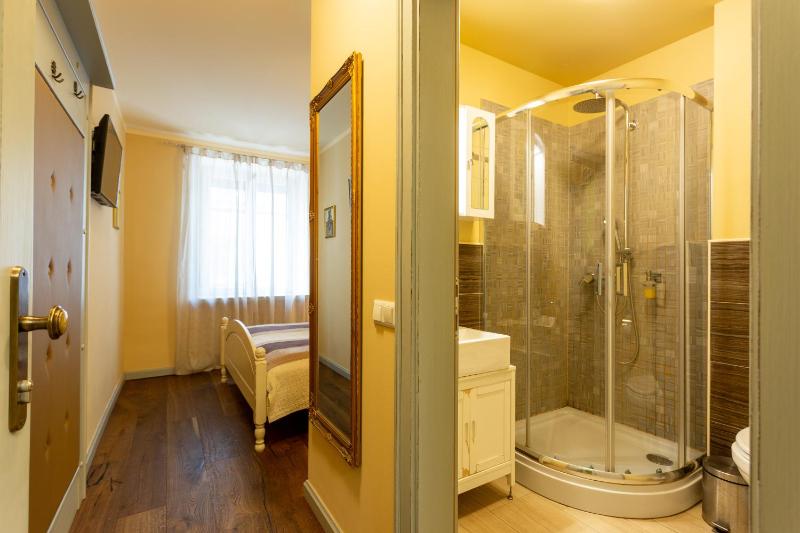 Double Room image 2