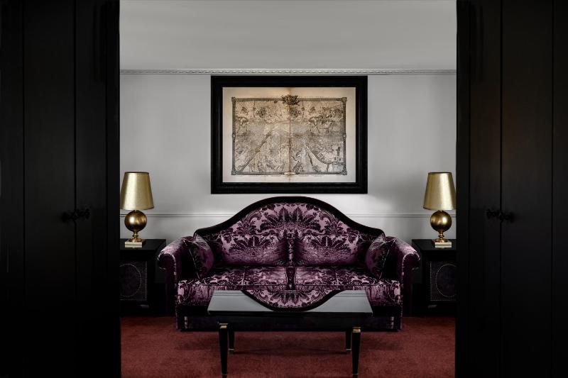 Suite with City View image 4