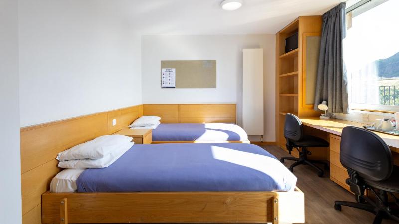 En Suite Twin Room - Chancellors Court image 1