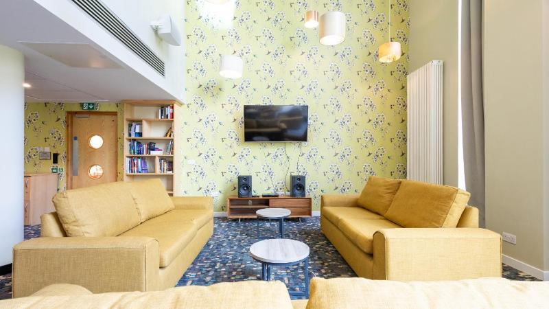 En Suite Twin Room - Chancellors Court image 3