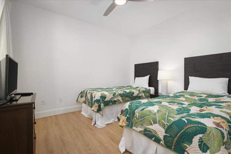Unit E4 Golf View 2 Bedroom 2 Bath image 4