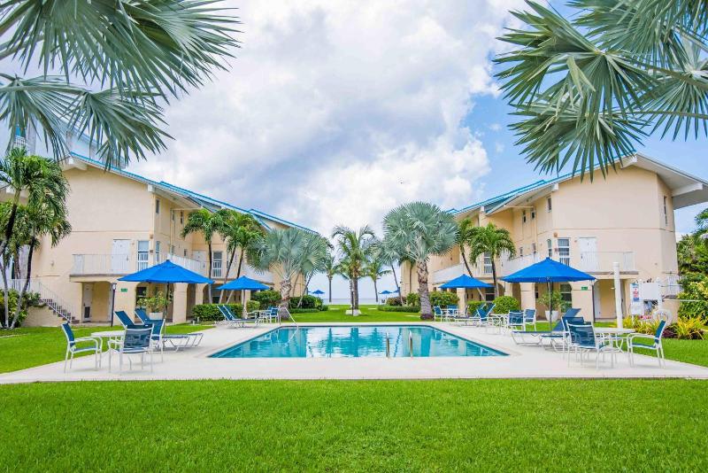 Enjoy Sunsets at Fully Equipped Condo at the Beach - image 8