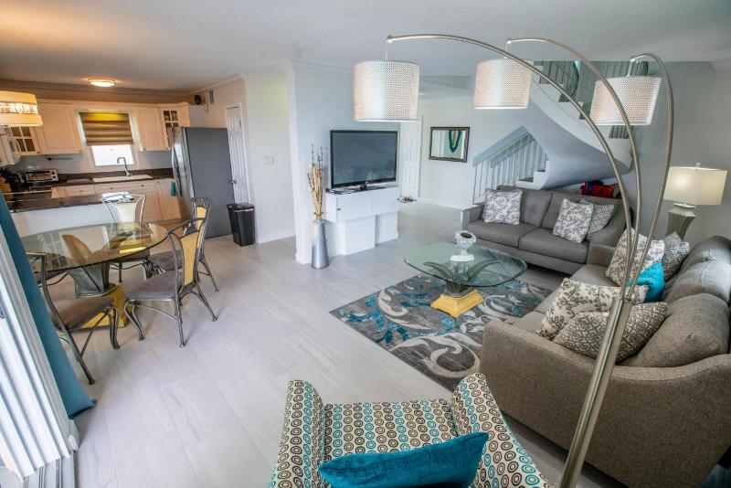 Enjoy Sunsets at Fully Equipped Condo at the Beach - image 16