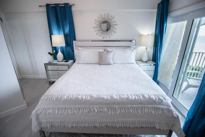 Enjoy Sunsets at Fully Equipped Condo at the Beach - image 6