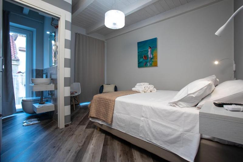 AL 54 Accommodation - image 11