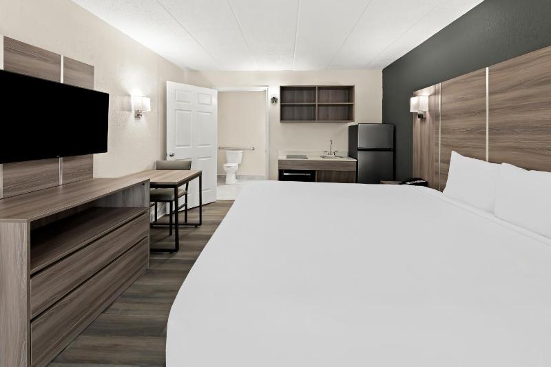 King Room with Roll-In Shower - Disability Access/Non Smoking image 1