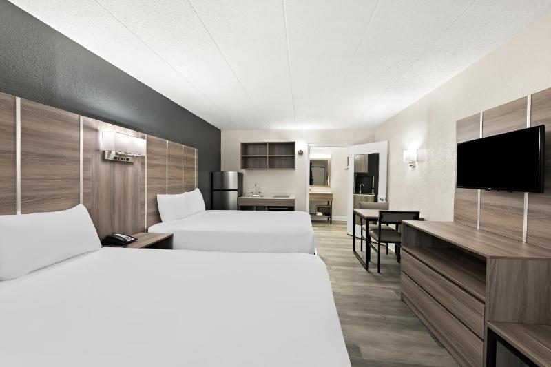 Quadruple Room - Non Smoking image 1