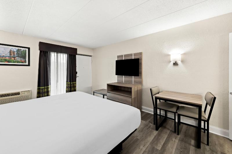 King Room with Tub - Disability Access/Non Smoking image 2