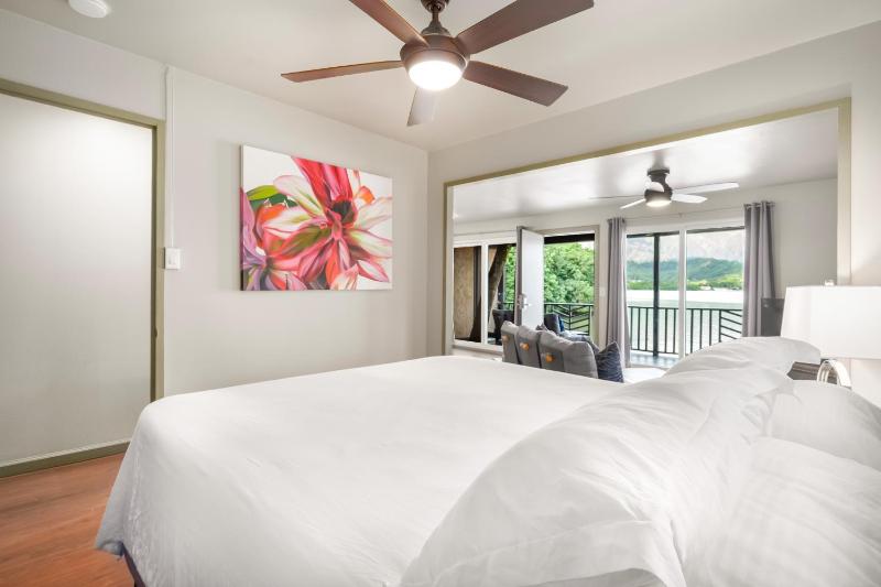 One-Bedroom Cottage - Water Front image 1