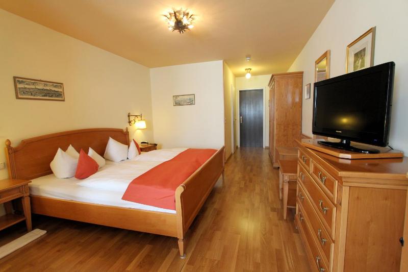 Deluxe Double Room image 4