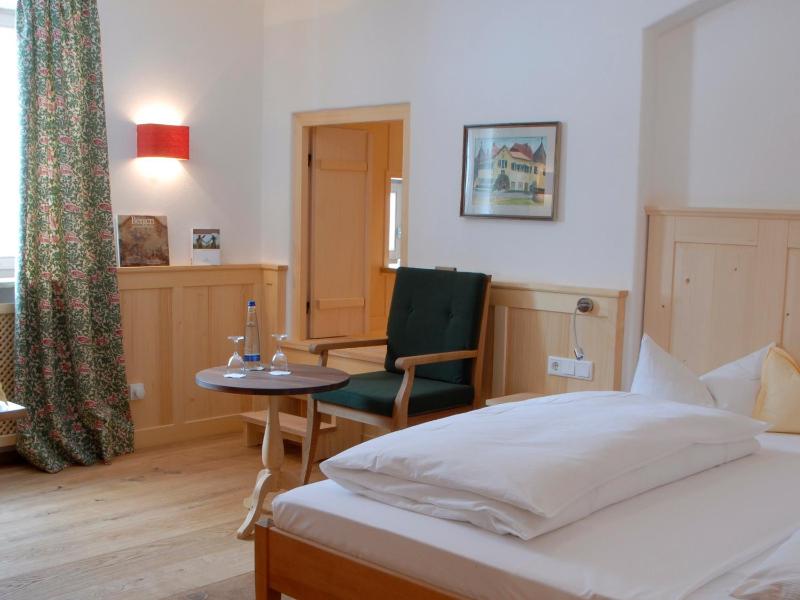 Double or Twin Room image 4