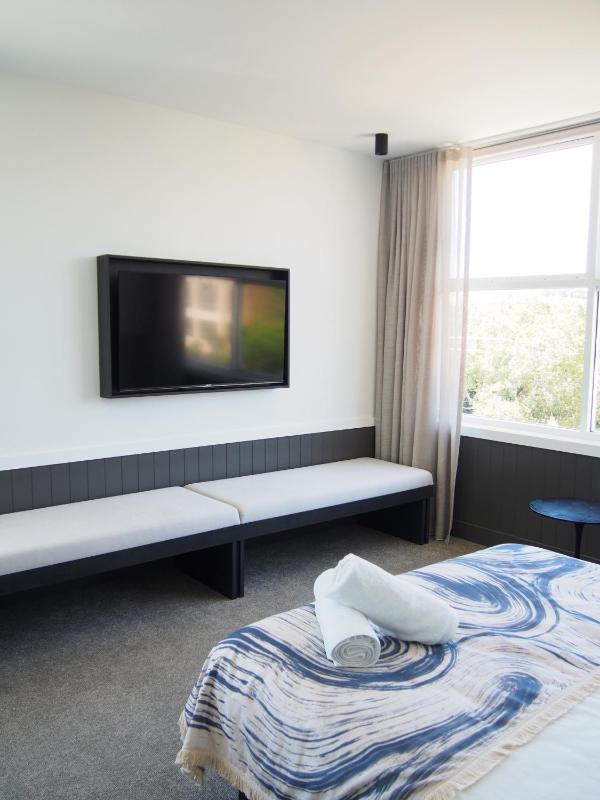 Superior Queen Room image 4