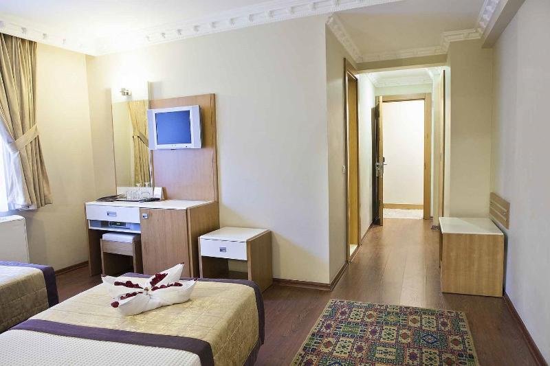 Standard Double or Twin Room image 3