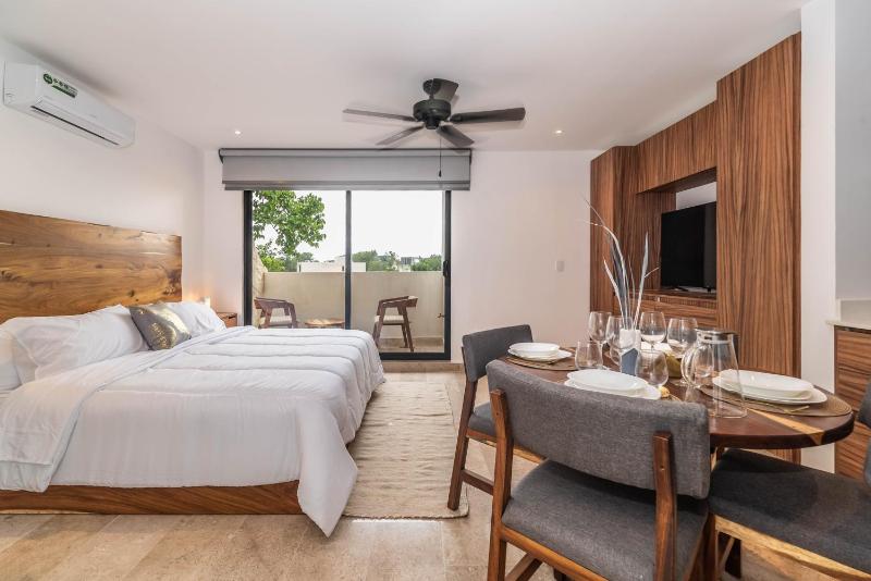 King Suite with Balcony Gym Rooftop Pool - image 32