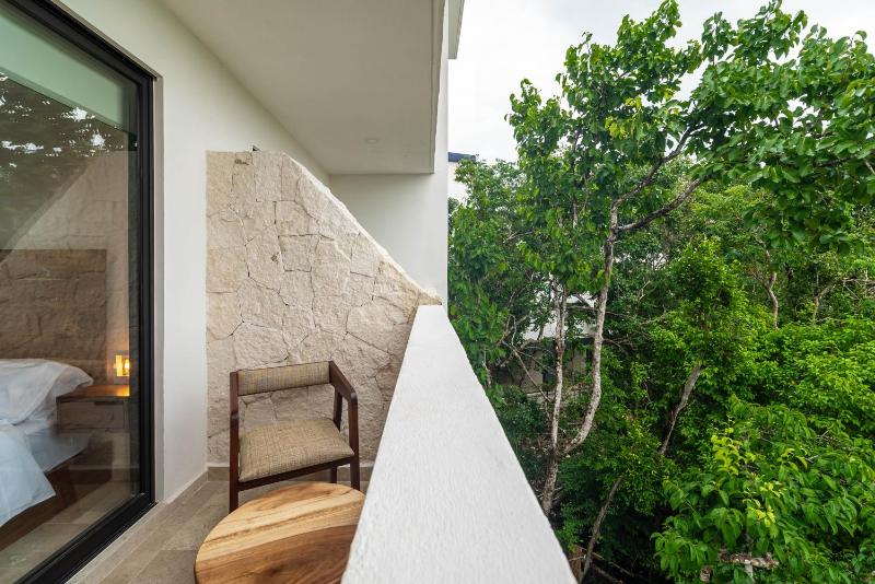 King Suite with Balcony Gym Rooftop Pool - image 27