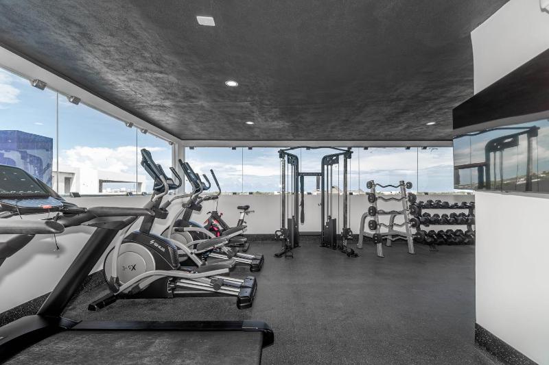 King Suite with Balcony Gym Rooftop Pool - image 25